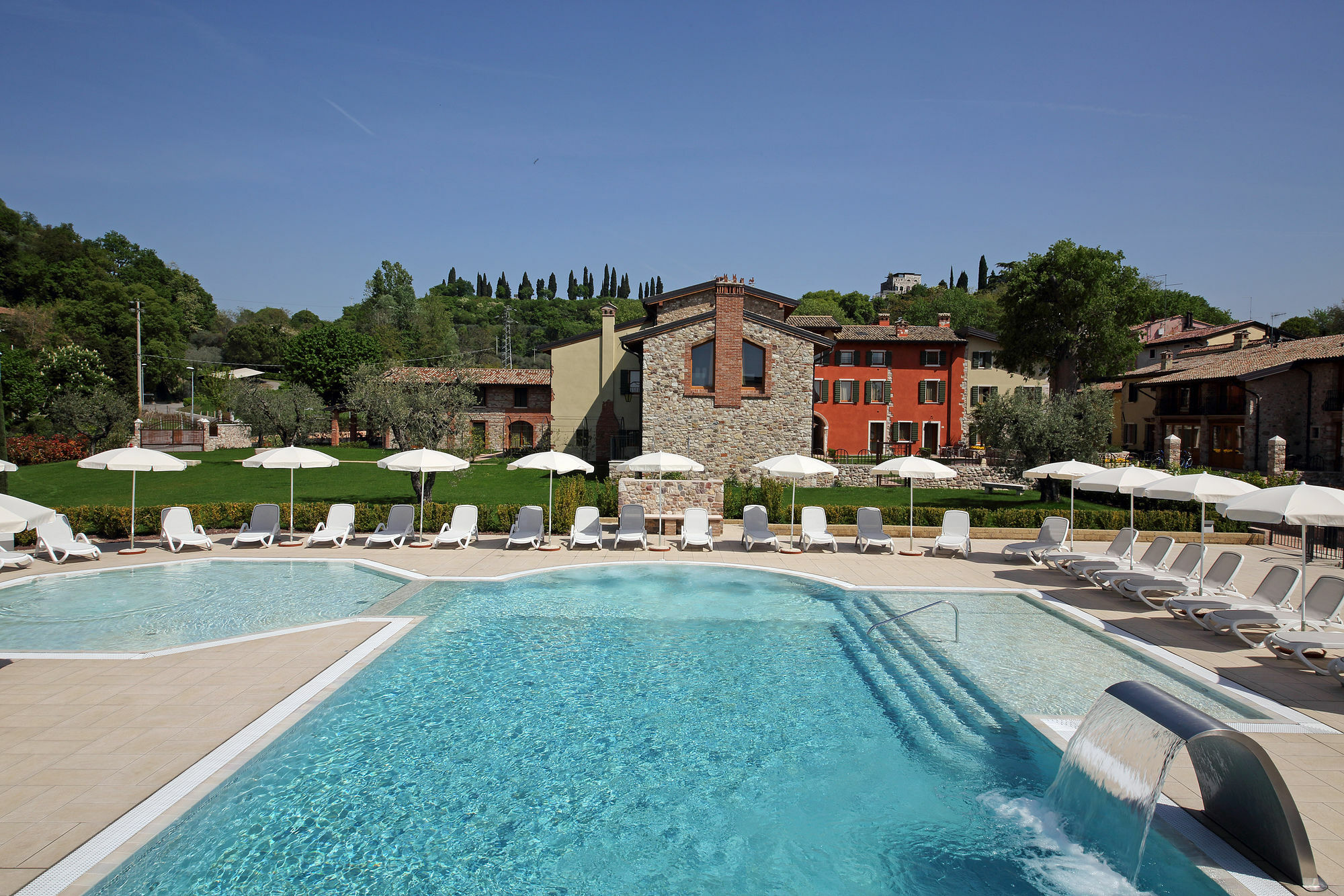 Aparthotel Borgo Mondragon