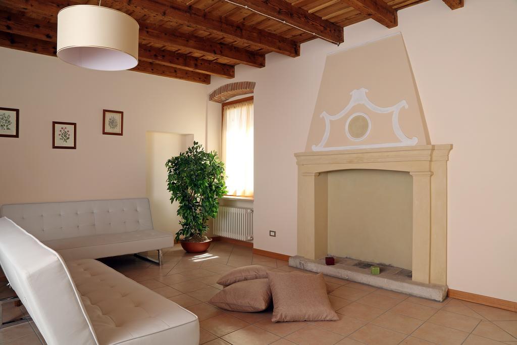 Borgo Mondragon