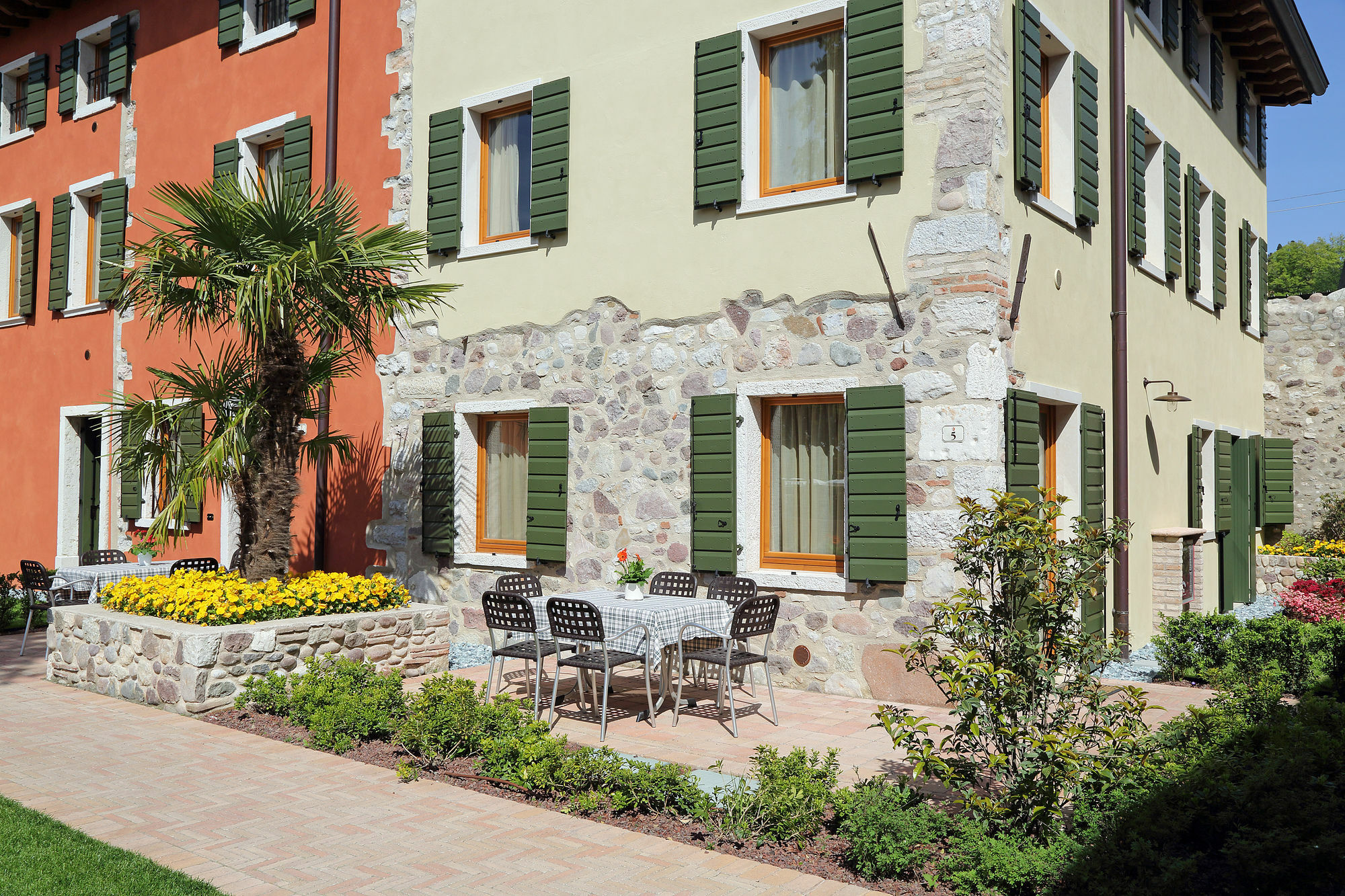Borgo Mondragon Aparthotel 4*